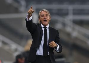 米体：意大利主帅最热门候选是孔蒂和曼奇尼，后者微弱优势领先